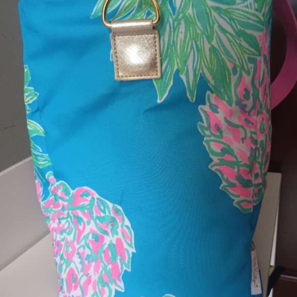 🛑🛑SOLD🛑🛑Lilly Pulitzer Cooler Bag Blue and Pink Pineapple Print - Picture 10 of 12